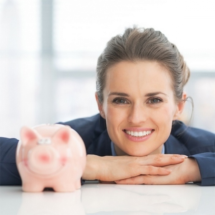 Woman-with-piggy-bank